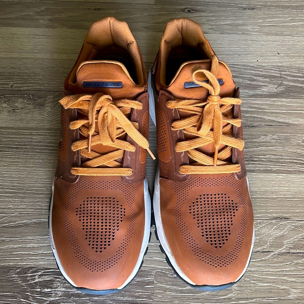 NWOB Skechers men’s brown tan slip-on sneakers
